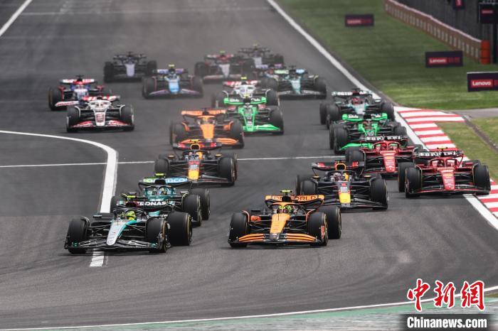 F1中国大奖赛时隔五年回归  周冠宇主场出战引发