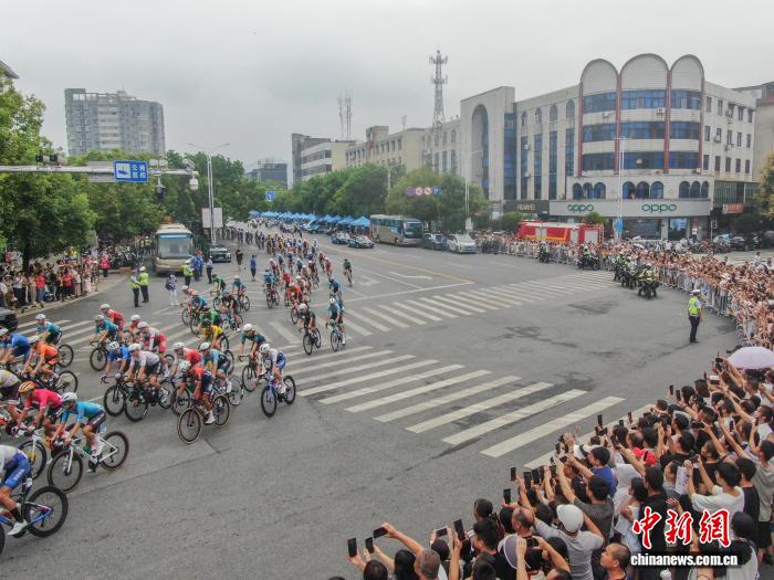 意大利车手洛伦佐·卡塔尔多斩获环鄱赛第五赛段