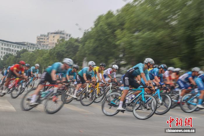 意大利车手洛伦佐·卡塔尔多斩获环鄱赛第五赛段