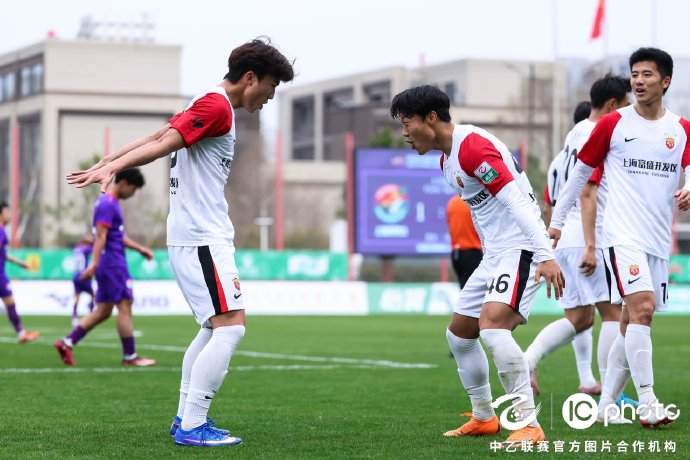 上海海港富盛经开队首战告捷61大胜同城劲旅