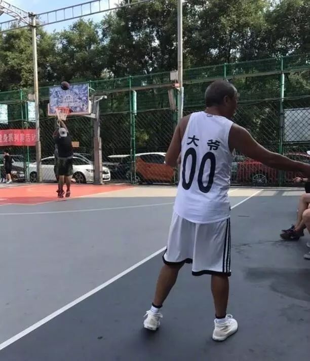 梅西领衔国际足坛春节庆典 多队穿中文球衣贺岁