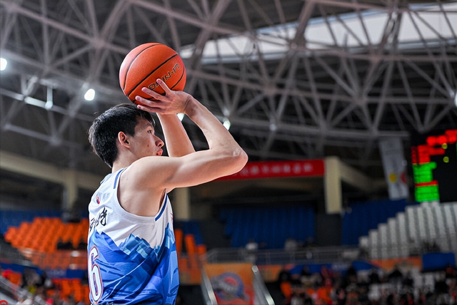 新疆双杀宁波外援集体哑火 齐麟独木难支季后赛