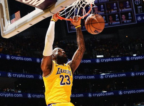詹姆斯41岁高龄扣篮次数逆