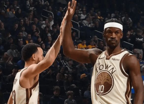 勇士收官战再陷困境 库里数据下滑引重建讨论