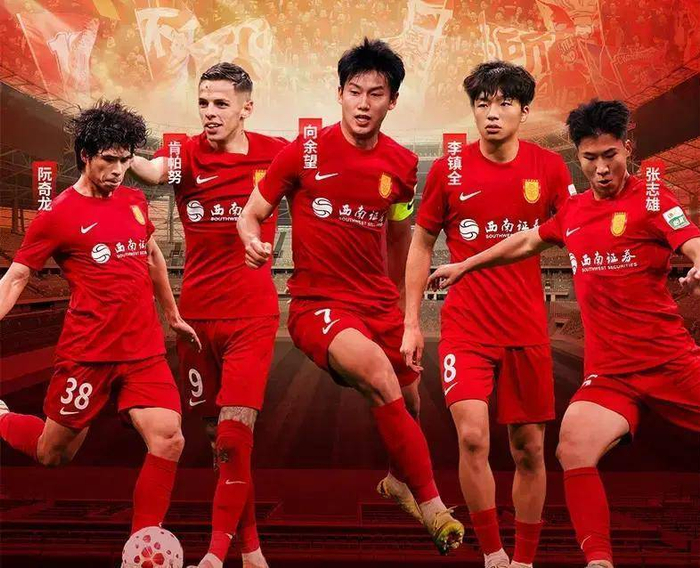 升班马重庆铜梁龙1-0爆冷击败浙江队，成中超黑