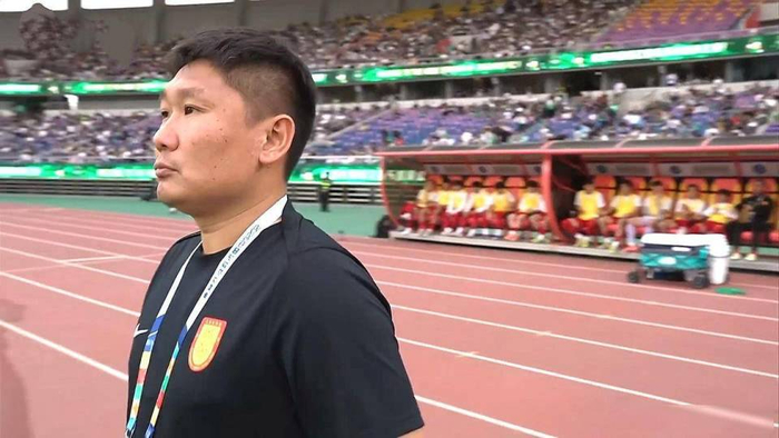 升班马重庆铜梁龙1-0爆冷击败浙江队，成中超黑