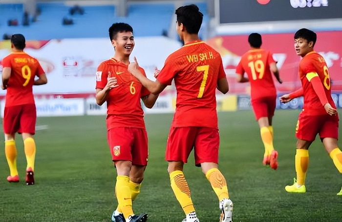 韦世豪生日当天宣布退役，专注俱乐部生涯